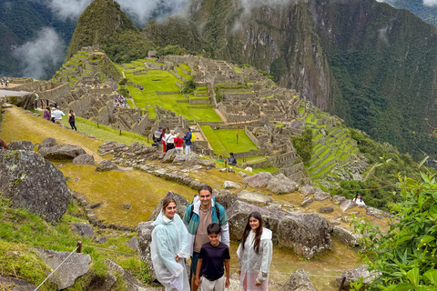 Machu Picchu: Circuit 2 (Classic Route) + Bus & Local Guide Circuit 2A : Guided Tour Machu Picchu