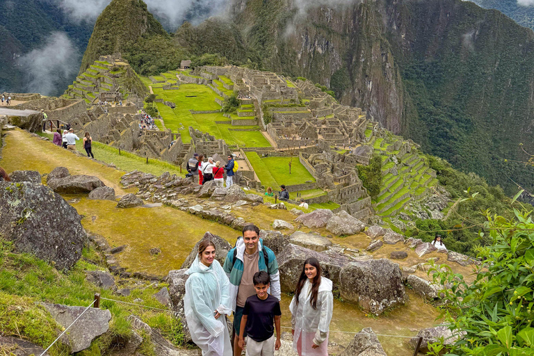 Machu Picchu: Circuit 2 (Classic Route) + Bus & Local Guide Circuit 2A : Guided Tour Machu Picchu