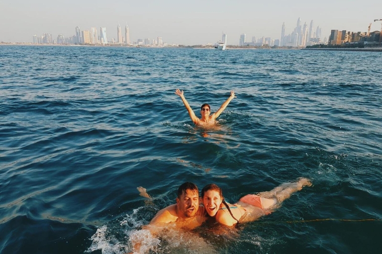 Dubai: boottocht op zee: zon, zee & sightseeingDubai: luxe boottocht - 3 uur durende privétour