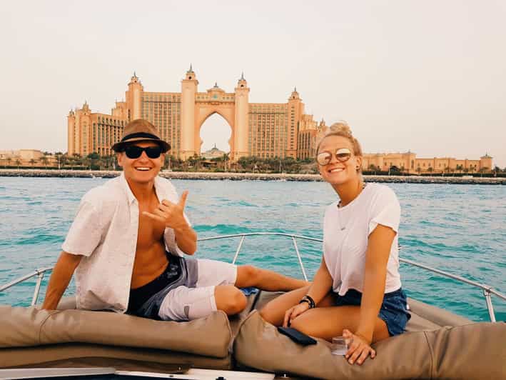 Dubai Bootstour, Schwimmen, Sonnenbaden und Sightseeing GetYourGuide