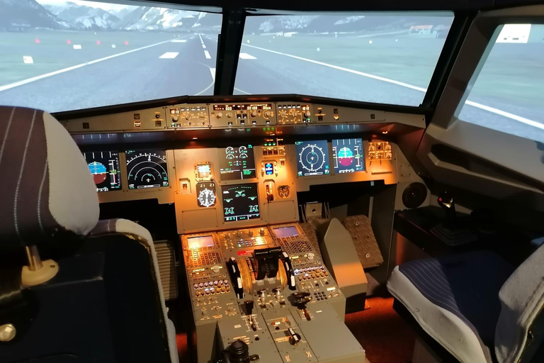 Flylounge: Ticket for a flying experience in an immersive flight simulator Flylounge: 60-minute immersive flight simulator ticket + 5-minute drone demo