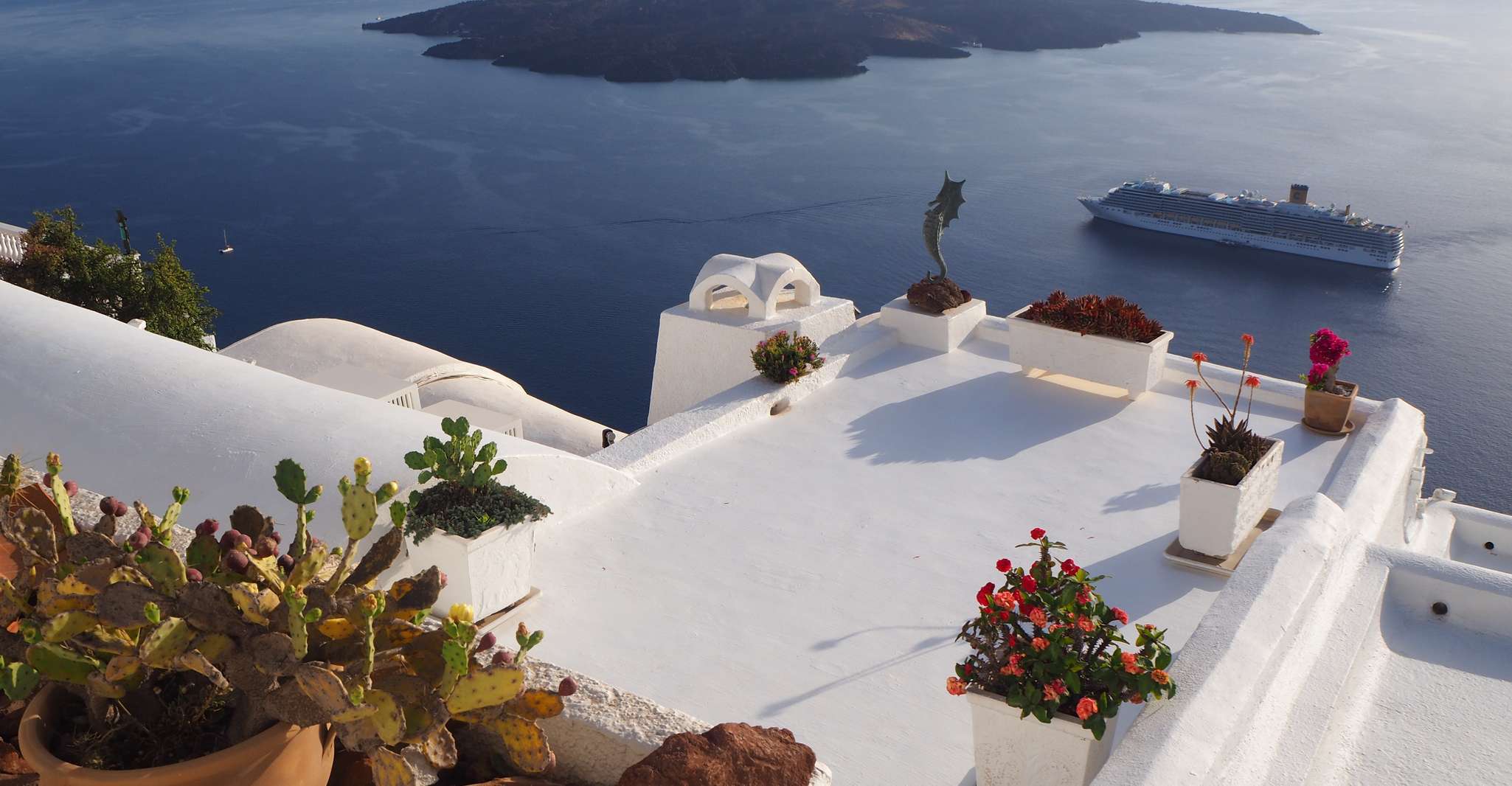 Desde Naxos, viaje en barco de día completo a Santorini - Housity