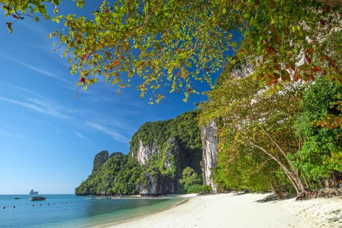 Krabi : plongée en apnée et repas aux îles Hong en bateauDe Krabi à l’île Hong en hors-bord