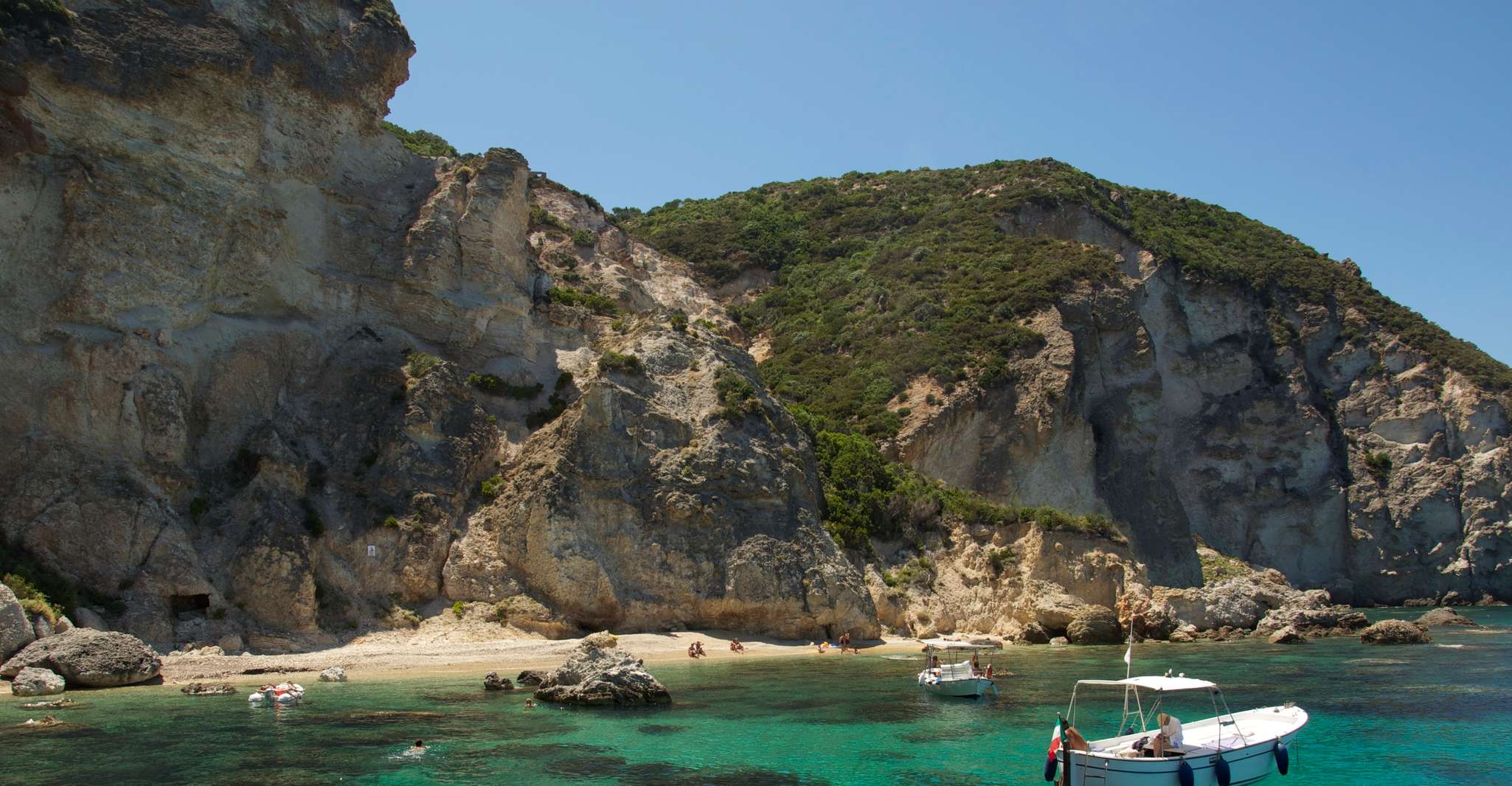 Isla Ponza, excursión de un día desde Anzio con 5 horas de excursión en barco - Hizvo