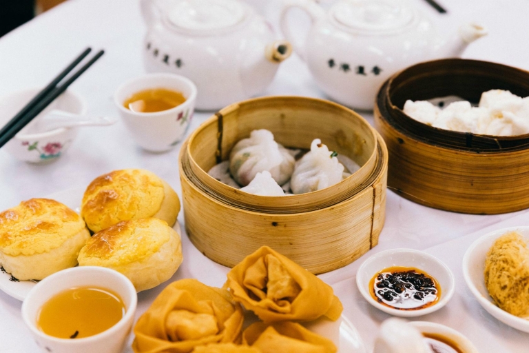 Hong Kong: tour gastronómico privado: 10 degustaciones con lugareñosTour gastronómico privado