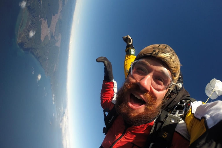 Tandem Skydive Experience in Taupo Taupo: 15,000 Foot Tandem Skydive Experience