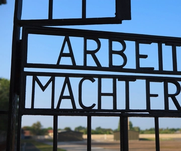 Berlin: Sachsenhausen Memorial 6-Hour Tour in Spanish