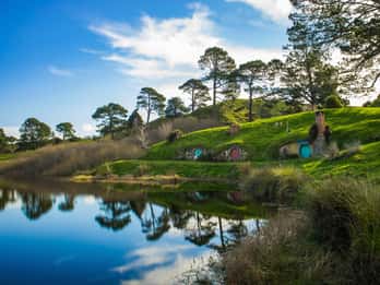 Ab Auckland: Tagesausflug zu Hobbingen und Waitomo Caves mit Mittagessen. Foto: GetYourGuide Ab Auckland: Tagesausflug zu Hobbingen und Waitomo Caves mit Mittagessen. Foto: GetYourGuide