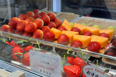Tokyo: Tsukiji Fish Market Walking Tour with a Local Guide Tokyo: Tsukiji Fish Market Tour with Food Tastings