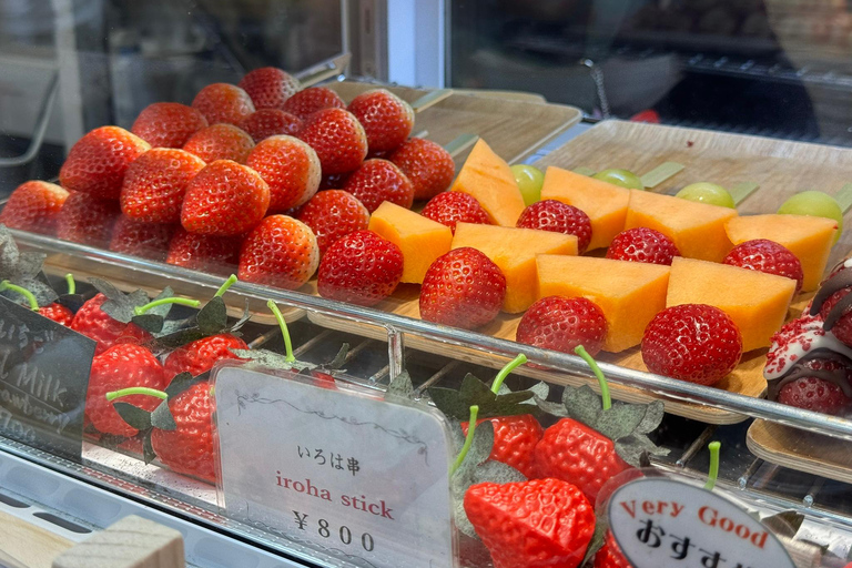 Tokyo: Tsukiji Fish Market Walking Tour with a Local Guide Tokyo: Tsukiji Fish Market Tour with Food Tastings