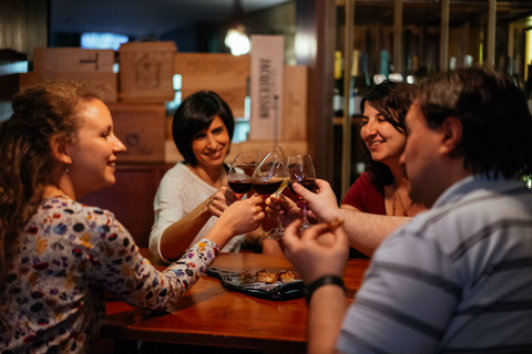 Porto: Tour Particular à Noite c/ Bebidas e Petiscos