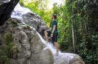 Chiang Mai, Chiang Dao Cave, Sticky Waterfall met Longneck - Housity