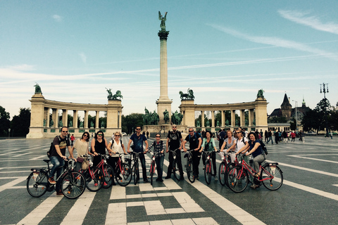 Budapest: Tour guidato in biciclettaBudapest: tour guidato in bici