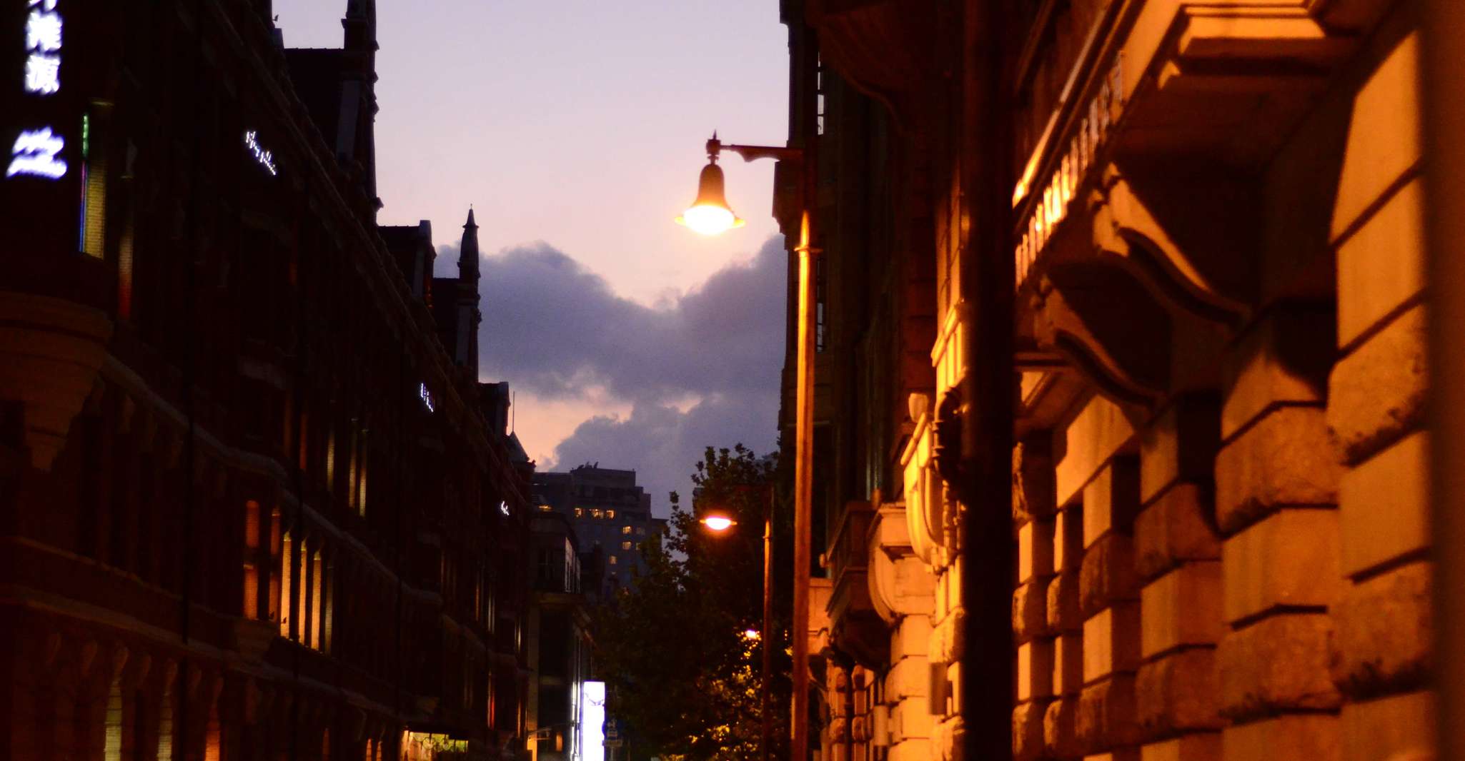Shanghai: Nightlife Adventure and Tasting Bike Tour photo 12