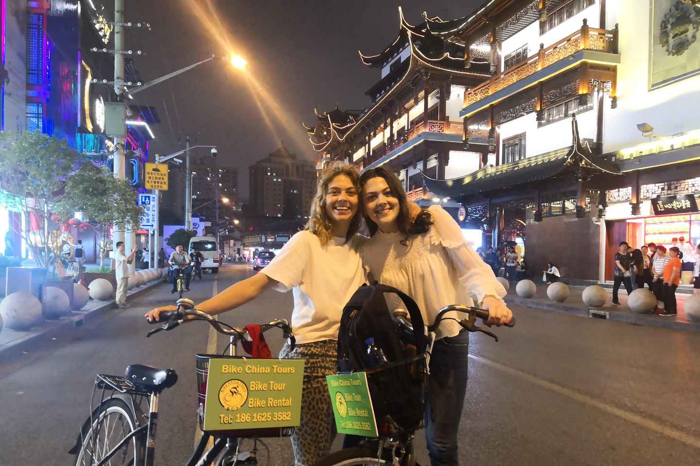 Shanghai: Nightlife Adventure and Tasting Bike Tour
