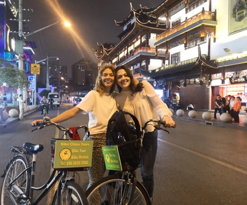 Shanghai: 4-Hour Nightlife Adventure & Tasting Bike Tour