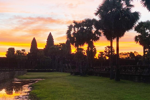 Siem Reap: Angkor Wat Sunrise Tour with Hotel Pickup