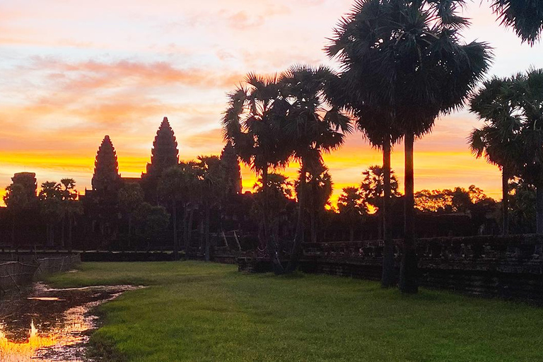 Siem Reap: Angkor Wat Sunrise Tour with Hotel Pickup