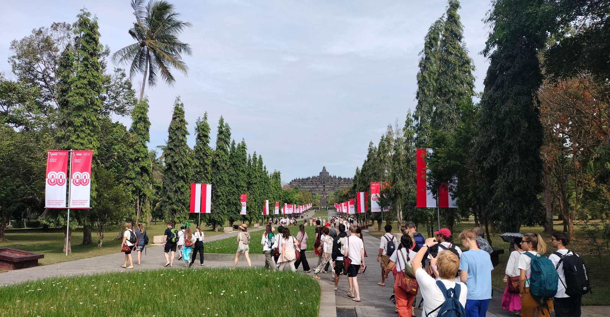 Yogyakarta: Borobudur Sunrise & Prambanan Guarantee Climb up photo 8