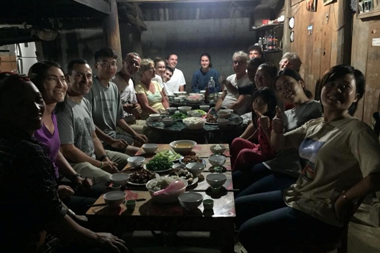 Von Hanoi aus: 3-tägige Sa Pa Ethnic Homestay Trekking TourAb Hanoi: 3-tägige Wandertour in Sa Pa mit Gastfamilien