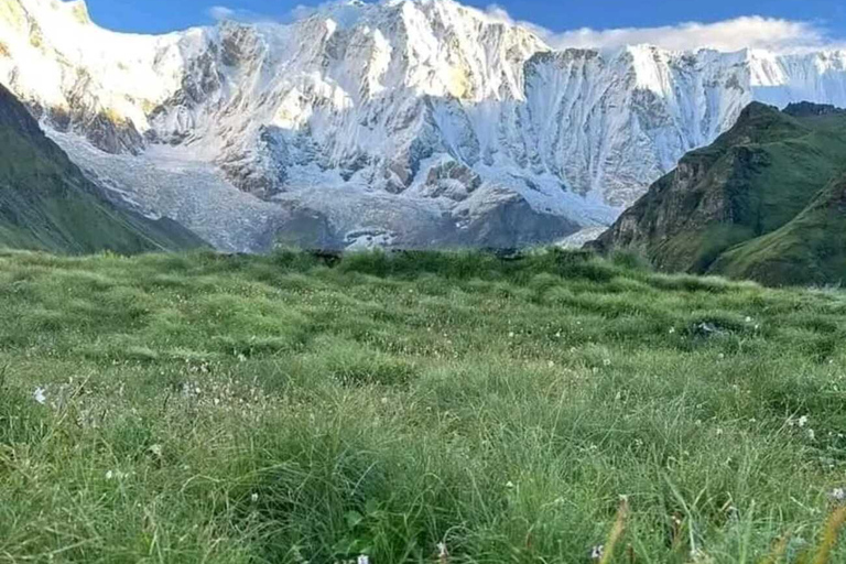 Pkr/Katmandou : Trek de 5 jours au camp de base de l'Annapurna et aux sources chaudesAu départ de Katmandou : trek ABC de 5 jours avec billets d'avion aller simple