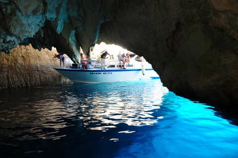 Excursão Particular à Praia de Navagio e Grutas Azuis