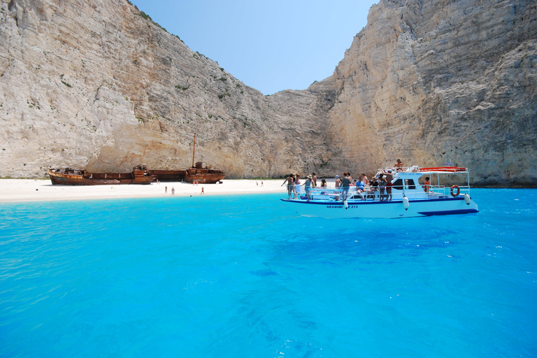 Prywatna wycieczka po plaży Navagio Shipwreck Beach i Blue CavesPrywatna wycieczka na plażę Navagio Shipwreck i Błękitne Jaskinie