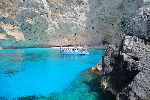 Prywatna wycieczka po plaży Navagio Shipwreck Beach i Blue CavesPrywatna wycieczka na plażę Navagio Shipwreck i Błękitne Jaskinie