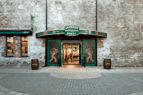 Dublin: Private Whiskey and Beer Trail Half-Day Tour