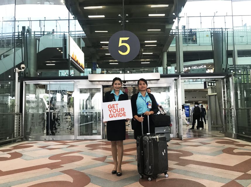 Отели в аэропорту бангкока. Паспортный контроль Бангкок. Аэропорт Бангкока Суварнабхуми. Стойка регистрации айр Азия Суварнабхуми. Фаст трек в аэропорту Бангкока.