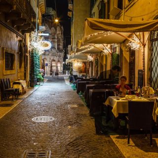 Verona wie ein Lokal: Tour und Weinprobe in einer Osteria