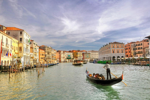 Venezia: giro privato in gondola per un massimo di 5 passeggeri