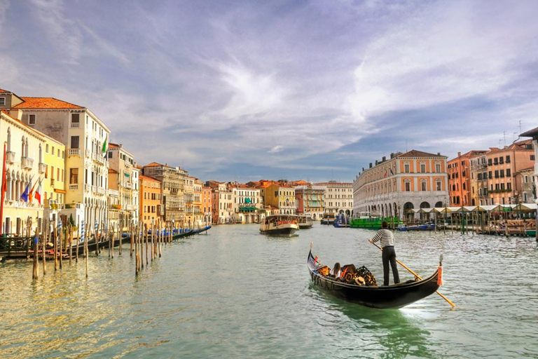 Venedig: Private Gondelfahrt für bis zu 6 Personen