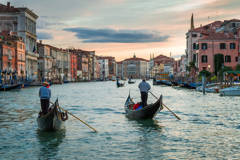 Veneza: Passeio Particular de Gôndola para até 5 Passageiros