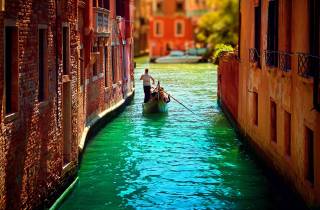 Venedig: Private Gondelfahrt für bis zu 5 Passagiere