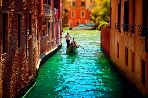 Venice: Private Gondola Cruise for up to 5 Passengers