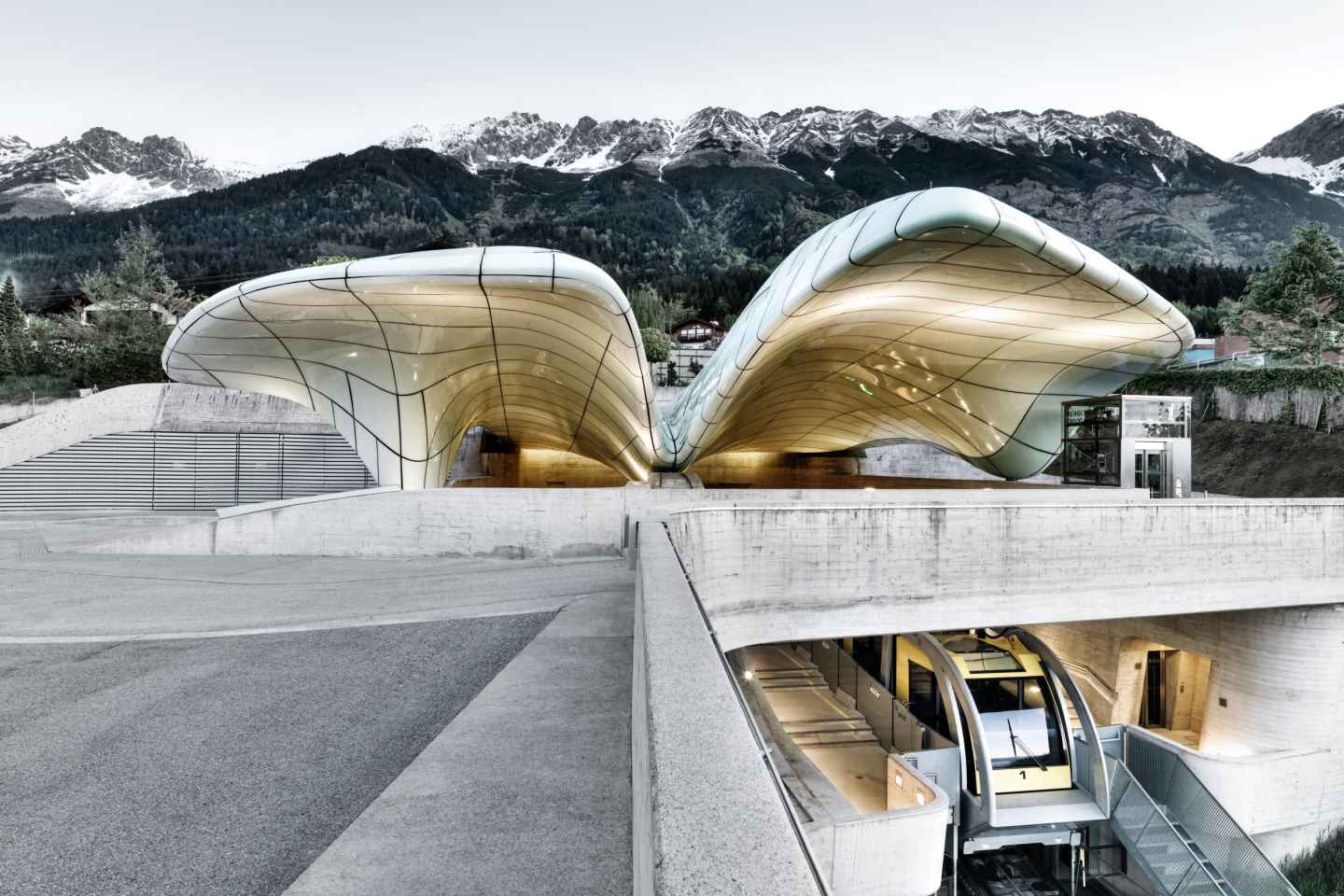Ab Innsbruck: Hin- und Rückfahrt mit der Hungerburgbahn