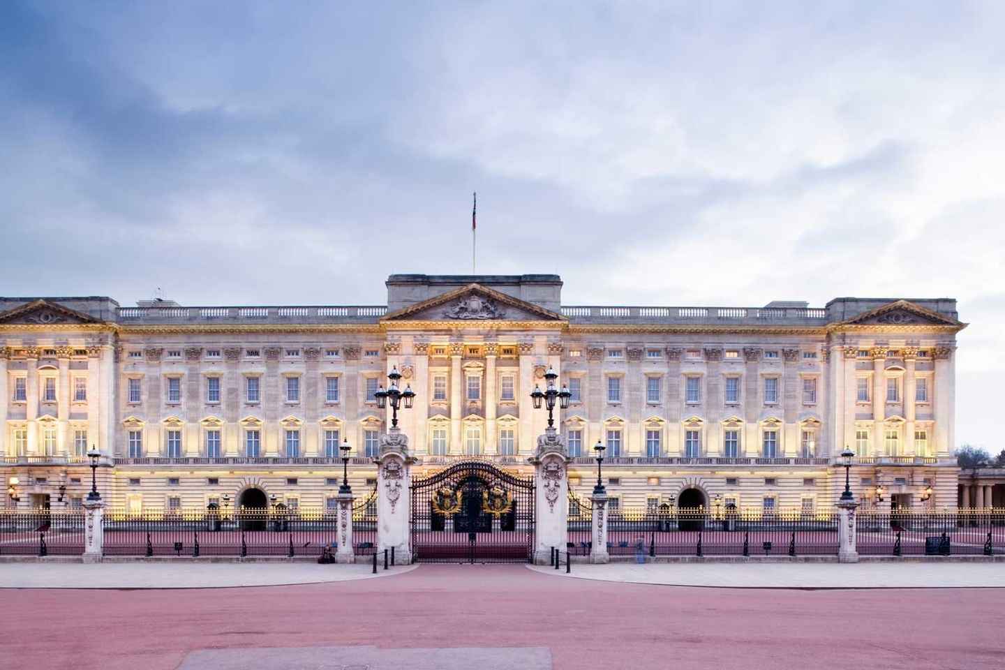 London: Palaces and Parliament Walking Tour