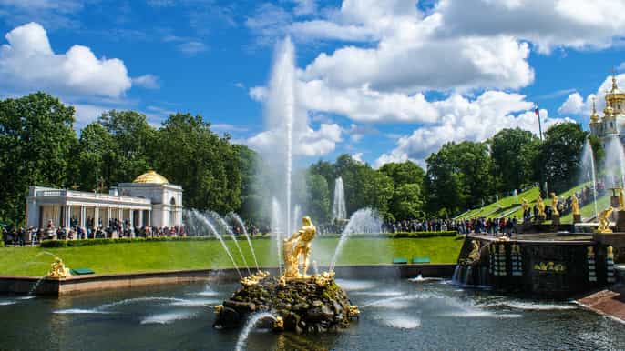 st. petersburg peterhof gardens by hydrofoil