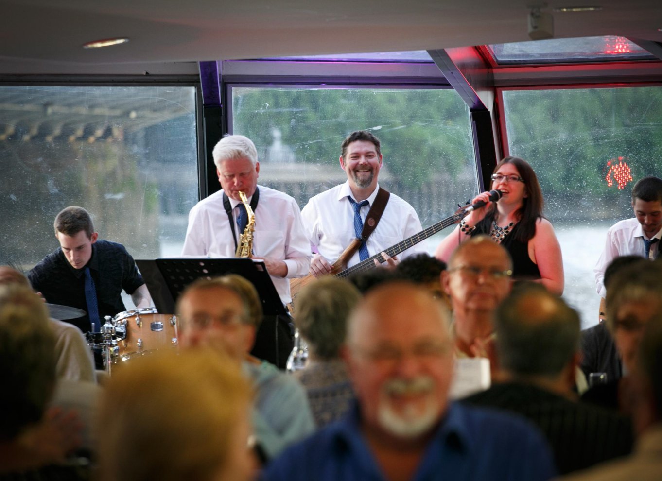 london river cruises with dinner