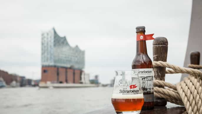 hamburg tour der elbphilharmonie mit störtebekerbier