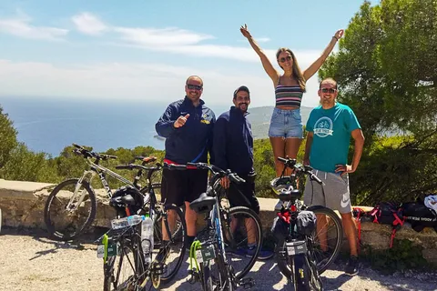 Depuis Athènes : Explorez l'île d'Égine à vélo