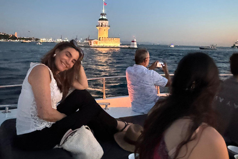 Istanbul: Bosphorus Sunset Cruise with Snacks and Wine Istanbul: Bosphorus Sunset Cruise without Wine