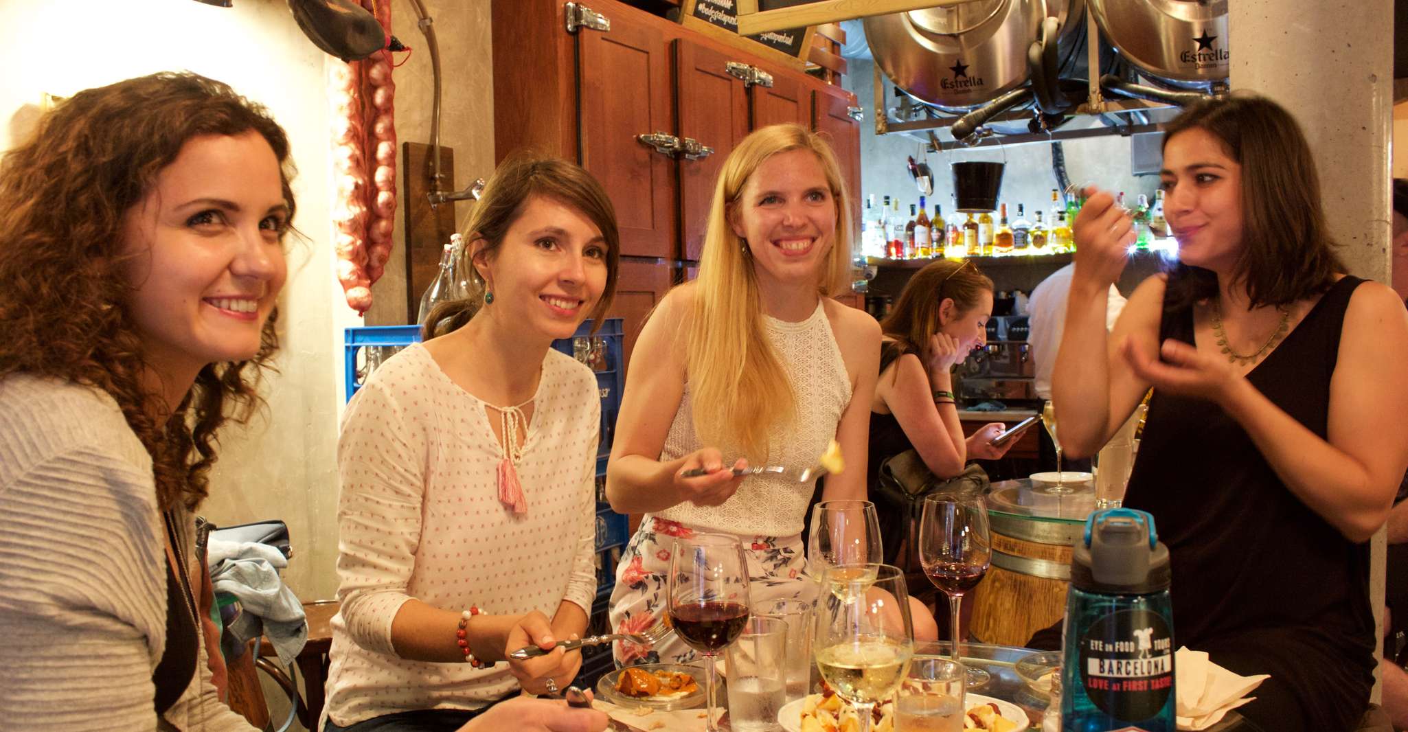 Barcelona, 3,5-Stunden-Sips, Sites & Bites Food & History Tour - Hizvo