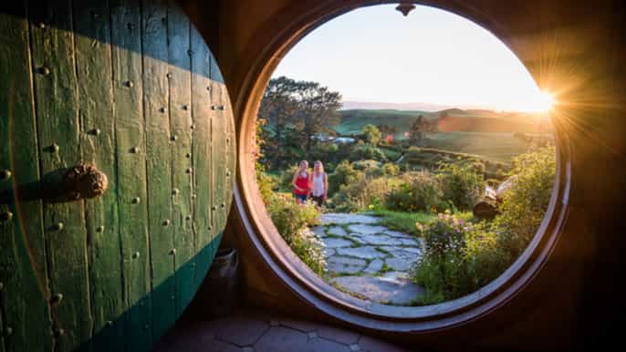 hobbiton and waitomo caves fullday tour from rotorua