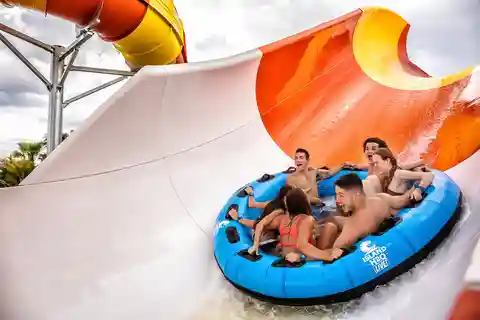 Inträde till vattenparken Island H2O