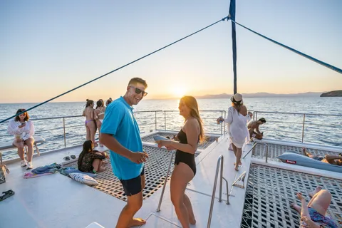S'Arenal : Croisière en catamaran au coucher du soleil avec barbecue