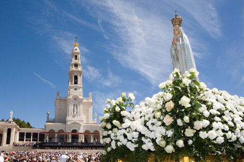 From Lisbon: Fátima, Óbidos Medieval, Nazaré Atlantic Coast Private Full-Day Tour: Pickup from Hotel Mundial