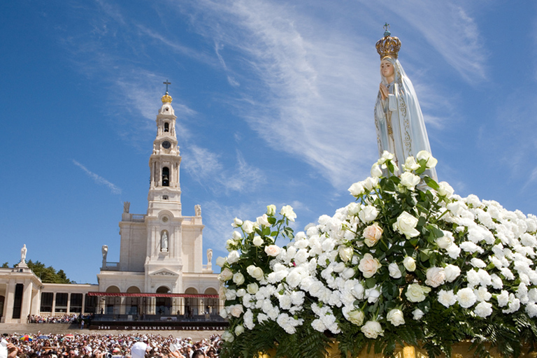 Desde Lisboa: Fátima, Óbidos Medieval, Costa Atlántica de NazaréTour privado de día completo: recogida en el Hotel Mundial