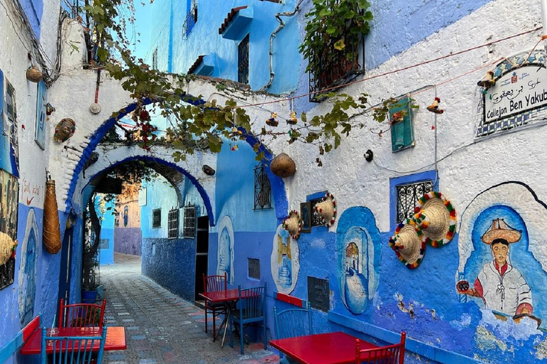 Fes to Chefchaouen Day Trip multi languages(EN/FR/ES/IT/AR)Fes to Chefchaouen Day Trip multi languages (mid-size group)